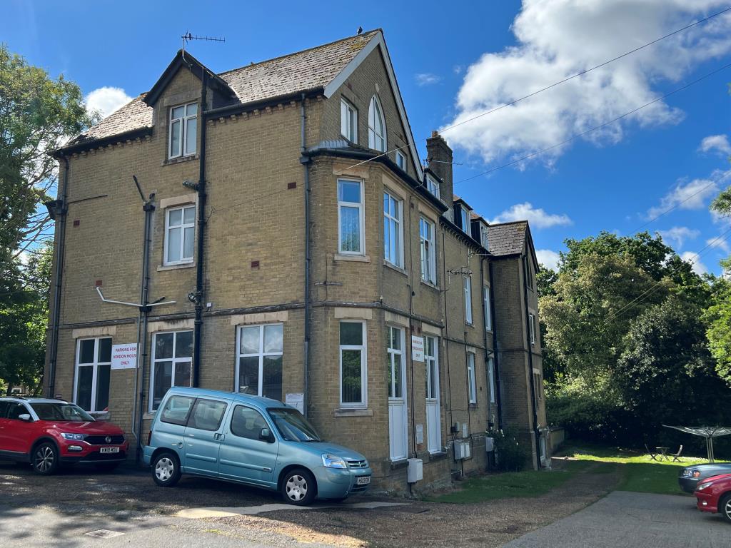 Lot: 11 - FREEHOLD BLOCK OF 13 FLATS FOR INVESTMENT -